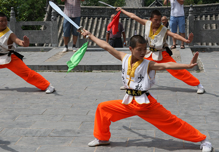 Η ομάδα του Ε.ΠΟ.ΚΕ.Σ. στο Ναό της Σπηλιάς του Ανέμου