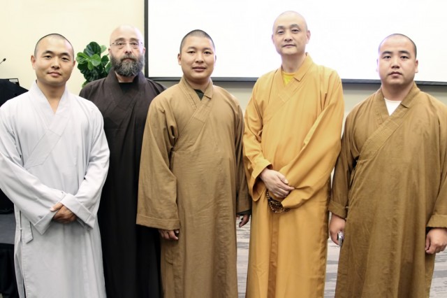 Yanzhuo with Shaolin brothers in Stanford | Ο Γιαντζουό στο Στάνφορντ