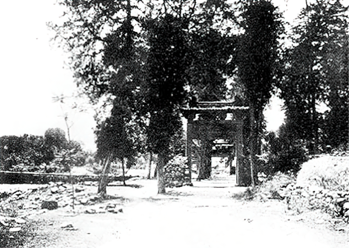 1920. Ανατολική Πέτρινη Τοξοτή Πύλη