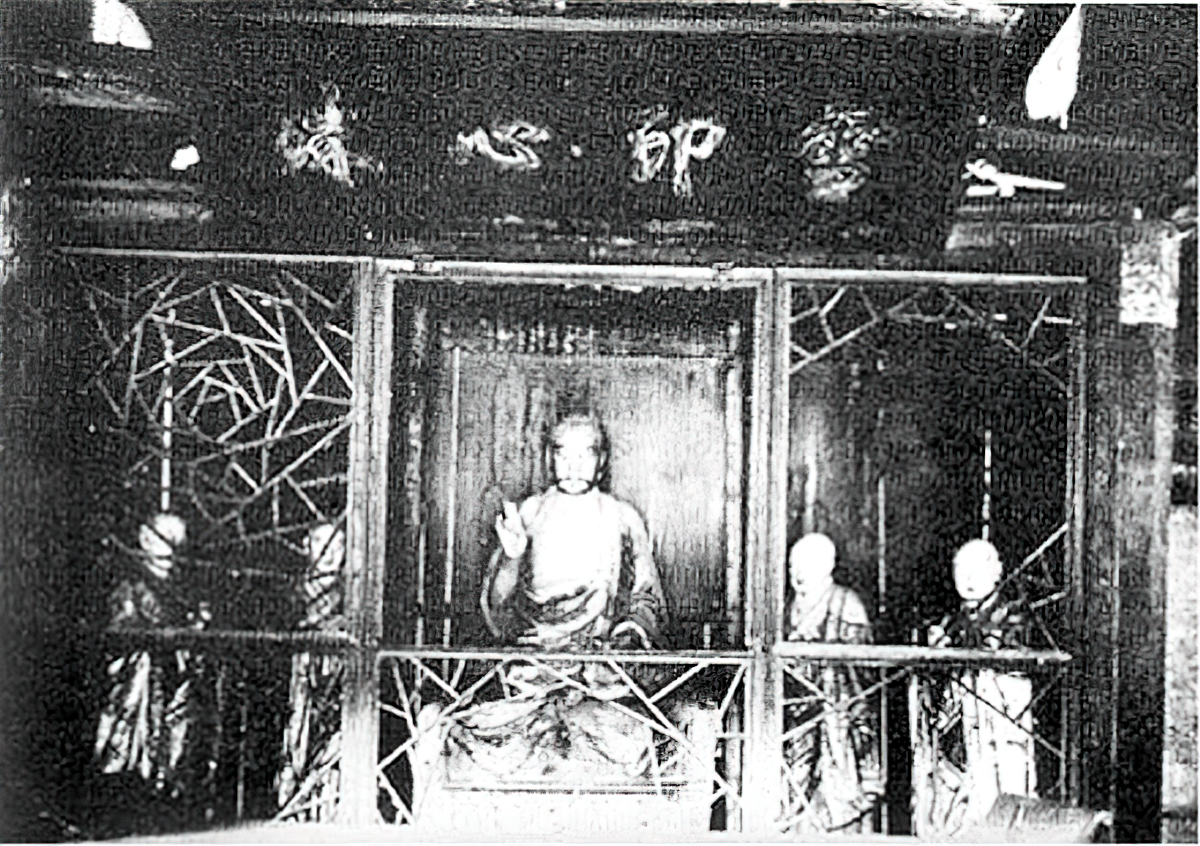 1920. Βούδας στην Αίθουσα Αναμονής στο Χιόνι